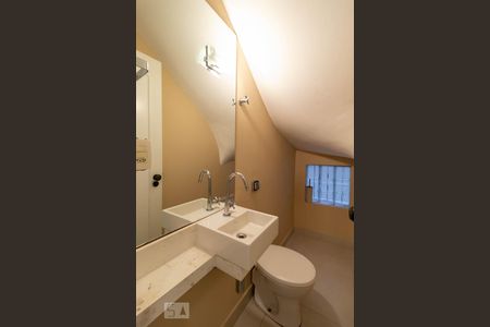 Casa para alugar com 220m², 3 quartos e 2 vagas Casa para alugar com 220m², 3 quartos e 2 vagasLavabo