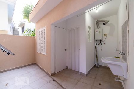 Casa para alugar com 220m², 3 quartos e 2 vagas Casa para alugar com 220m², 3 quartos e 2 vagasÁrea de serviço