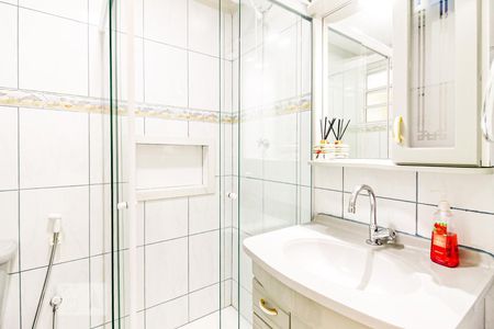 Banheiro de apartamento à venda com 2 quartos, 74m² em Santo Amaro, São Paulo