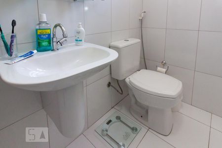 Casa à venda com 150m², 3 quartos e 2 vagas Casa à venda com 150m², 3 quartos e 2 vagasBanheiro