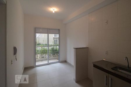 Sala e cozinha de apartamento para alugar com 1 quarto, 28m² em Cambuci, São Paulo