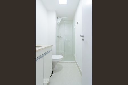 Banheiro de kitnet/studio para alugar com 1 quarto, 26m² em Centro, São Paulo