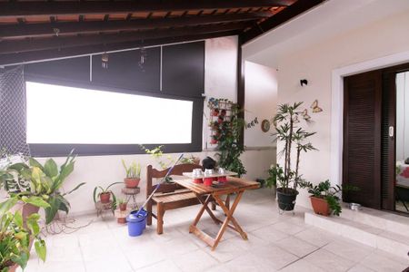 Casa à venda com 250m², 3 quartos e 2 vagasVaranda do Quarto Suíte
