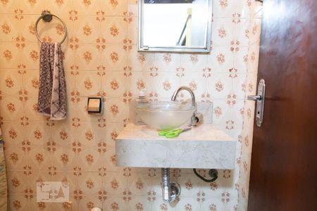 Casa à venda com 250m², 3 quartos e 2 vagasBanheiro 4