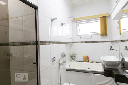 Casa à venda com 250m², 3 quartos e 2 vagasBanheiro 3