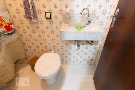 Casa à venda com 250m², 3 quartos e 2 vagasDetalhe banheiro