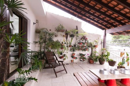 Casa à venda com 250m², 3 quartos e 2 vagasVaranda do Quarto Suíte