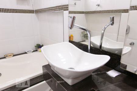Casa à venda com 250m², 3 quartos e 2 vagasDetalhe banheiro