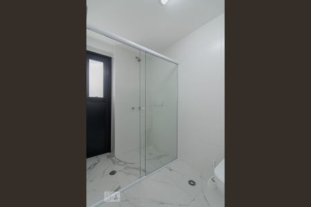 Banheiro de kitnet/studio para alugar com 1 quarto, 25m² em Mirandópolis, São Paulo