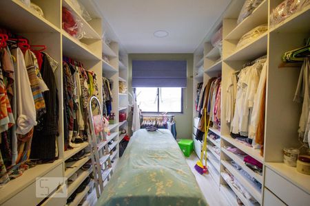 Apartamento à venda com 440m², 5 quartos e 6 vagasCloset da Suíte 2