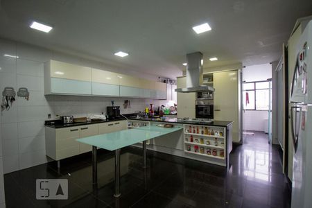 Apartamento à venda com 440m², 5 quartos e 6 vagasCozinha