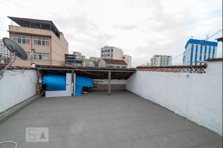 Casa à venda com 310m², 4 quartos e sem vaga Casa à venda com 310m², 4 quartos e sem vagaTerraço