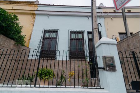 Casa à venda com 310m², 4 quartos e sem vaga Casa à venda com 310m², 4 quartos e sem vagaFachada