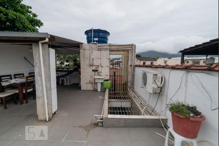 Casa à venda com 310m², 4 quartos e sem vaga Casa à venda com 310m², 4 quartos e sem vagaTerraço