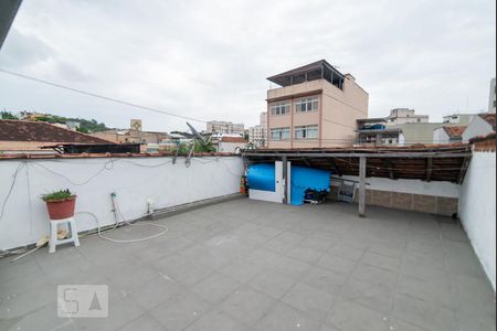 Casa à venda com 310m², 4 quartos e sem vaga Casa à venda com 310m², 4 quartos e sem vagaTerraço