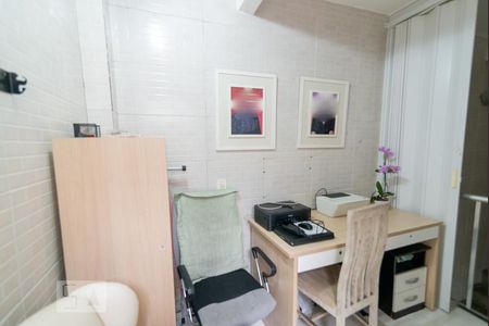 Casa à venda com 310m², 4 quartos e sem vaga Casa à venda com 310m², 4 quartos e sem vagaEscritório