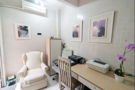 Casa à venda com 310m², 4 quartos e sem vaga Casa à venda com 310m², 4 quartos e sem vagaEscritório