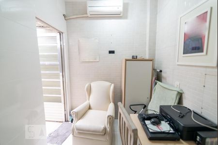 Casa à venda com 310m², 4 quartos e sem vaga Casa à venda com 310m², 4 quartos e sem vagaEscritório