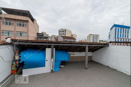 Casa à venda com 310m², 4 quartos e sem vaga Casa à venda com 310m², 4 quartos e sem vagaTerraço