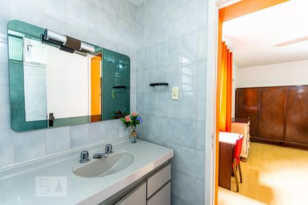 Casa de condomínio à venda com 140m², 6 quartos e sem vaga Casa de condomínio à venda com 140m², 6 quartos e sem vagaBanheiro da Suíte