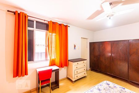 Casa de condomínio à venda com 140m², 6 quartos e sem vaga Casa de condomínio à venda com 140m², 6 quartos e sem vagaSuite