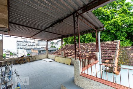 Casa de condomínio à venda com 140m², 6 quartos e sem vaga Casa de condomínio à venda com 140m², 6 quartos e sem vagaTerraço