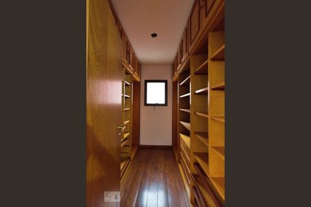 Apartamento à venda com 193m², 4 quartos e 4 vagasCloset da Suíte 1