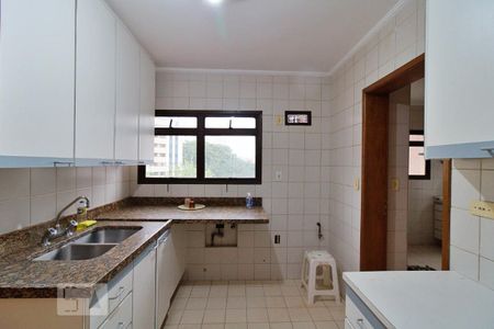 Apartamento à venda com 193m², 4 quartos e 4 vagasCozinha