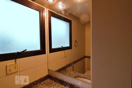 Apartamento à venda com 193m², 4 quartos e 4 vagasBanheiro da Suíte 3