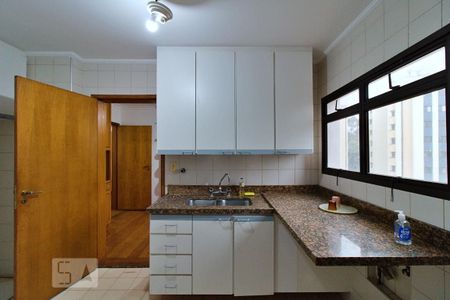 Apartamento à venda com 193m², 4 quartos e 4 vagasCozinha