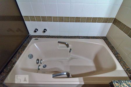 Apartamento à venda com 193m², 4 quartos e 4 vagasBanheiro da Suíte 1