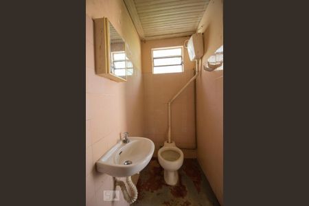 Casa à venda com 140m², 2 quartos e 2 vagasBanheiro de Serviço