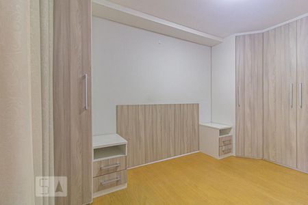 Quarto 2 de apartamento para alugar com 2 quartos, 49m² em Sítio Cercado, Curitiba