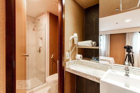 Banheiro de kitnet/studio à venda com 1 quarto, 25m² em Indianópolis, São Paulo