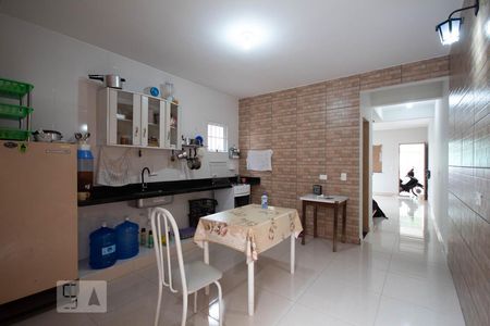 Casa à venda com 200m², 3 quartos e 2 vagas Casa à venda com 200m², 3 quartos e 2 vagasCozinha