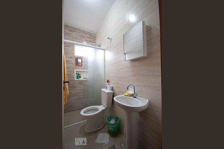 Casa à venda com 200m², 3 quartos e 2 vagas Casa à venda com 200m², 3 quartos e 2 vagasBanheiro da Suíte 2