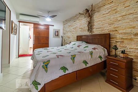 Casa à venda com 968m², 2 quartos e 1 vaga Casa à venda com 968m², 2 quartos e 1 vagaQuarto 2 - Suíte