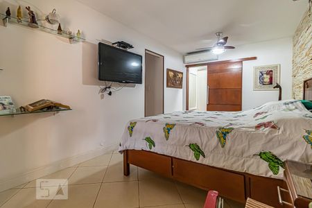 Casa à venda com 968m², 2 quartos e 1 vaga Casa à venda com 968m², 2 quartos e 1 vagaQuarto 2 - Suíte