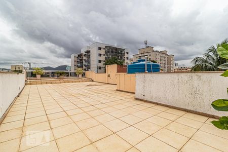 Casa à venda com 968m², 2 quartos e 1 vaga Casa à venda com 968m², 2 quartos e 1 vagaTerraço