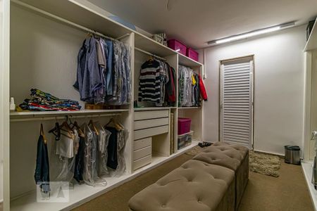 Casa à venda com 968m², 2 quartos e 1 vaga Casa à venda com 968m², 2 quartos e 1 vagaCloset do quarto 2