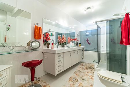 Casa à venda com 968m², 2 quartos e 1 vaga Casa à venda com 968m², 2 quartos e 1 vagaBanheiro da Suíte