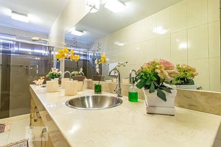 Casa à venda com 968m², 2 quartos e 1 vaga Casa à venda com 968m², 2 quartos e 1 vagaBanheiro Social
