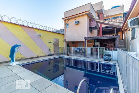 Casa à venda com 968m², 2 quartos e 1 vaga Casa à venda com 968m², 2 quartos e 1 vagaFachada