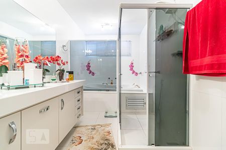 Casa à venda com 968m², 2 quartos e 1 vaga Casa à venda com 968m², 2 quartos e 1 vagaBanheiro da Suíte