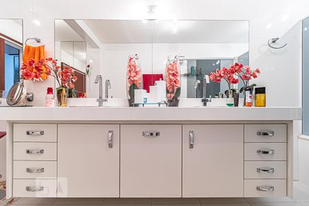 Casa à venda com 968m², 2 quartos e 1 vaga Casa à venda com 968m², 2 quartos e 1 vagaBanheiro da Suíte