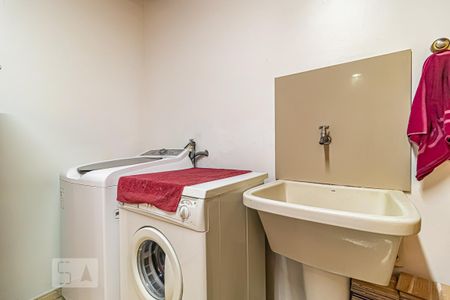 Casa à venda com 968m², 2 quartos e 1 vaga Casa à venda com 968m², 2 quartos e 1 vagaÁrea de Serviço
