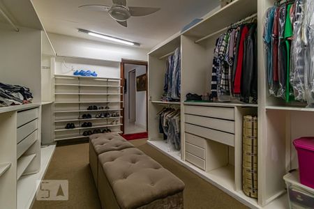 Casa à venda com 968m², 2 quartos e 1 vaga Casa à venda com 968m², 2 quartos e 1 vagaCloset do quarto 2