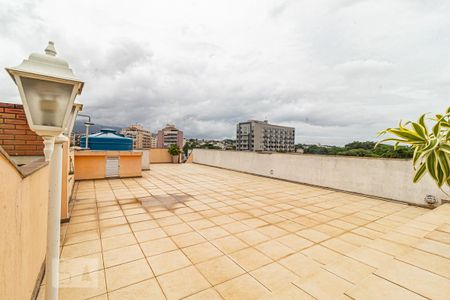 Casa à venda com 968m², 2 quartos e 1 vaga Casa à venda com 968m², 2 quartos e 1 vagaTerraço