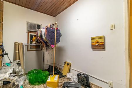 Casa à venda com 968m², 2 quartos e 1 vaga Casa à venda com 968m², 2 quartos e 1 vagaQuarto de Serviço
