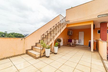 Casa à venda com 968m², 2 quartos e 1 vaga Casa à venda com 968m², 2 quartos e 1 vagaVaranda da Área de Serviço